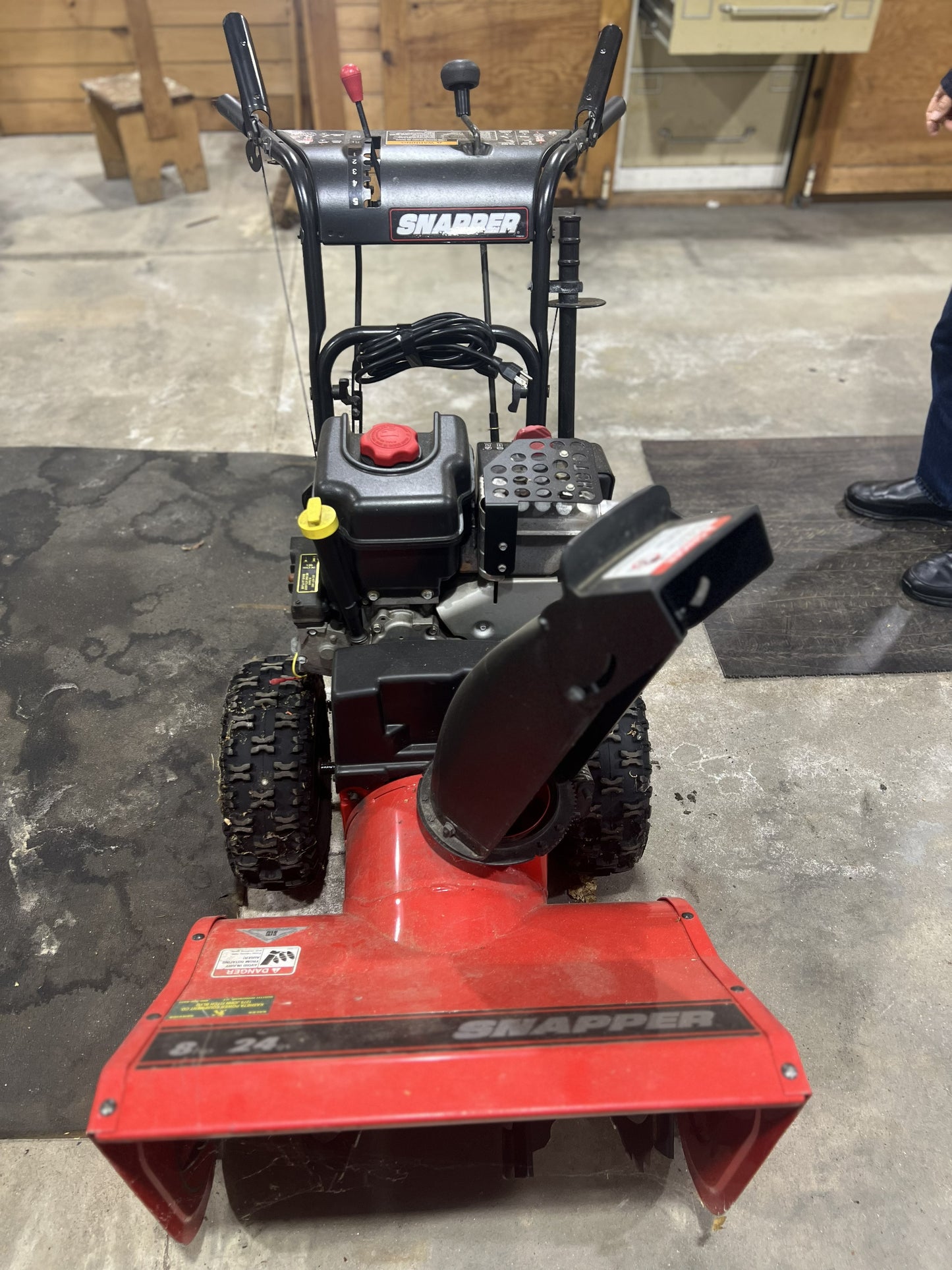 USED Snapper Snowblower, 8hp, 24" wide, gas power - 18245E
